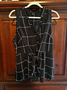 Torrid Black Blouse with White Windowpane Stripes